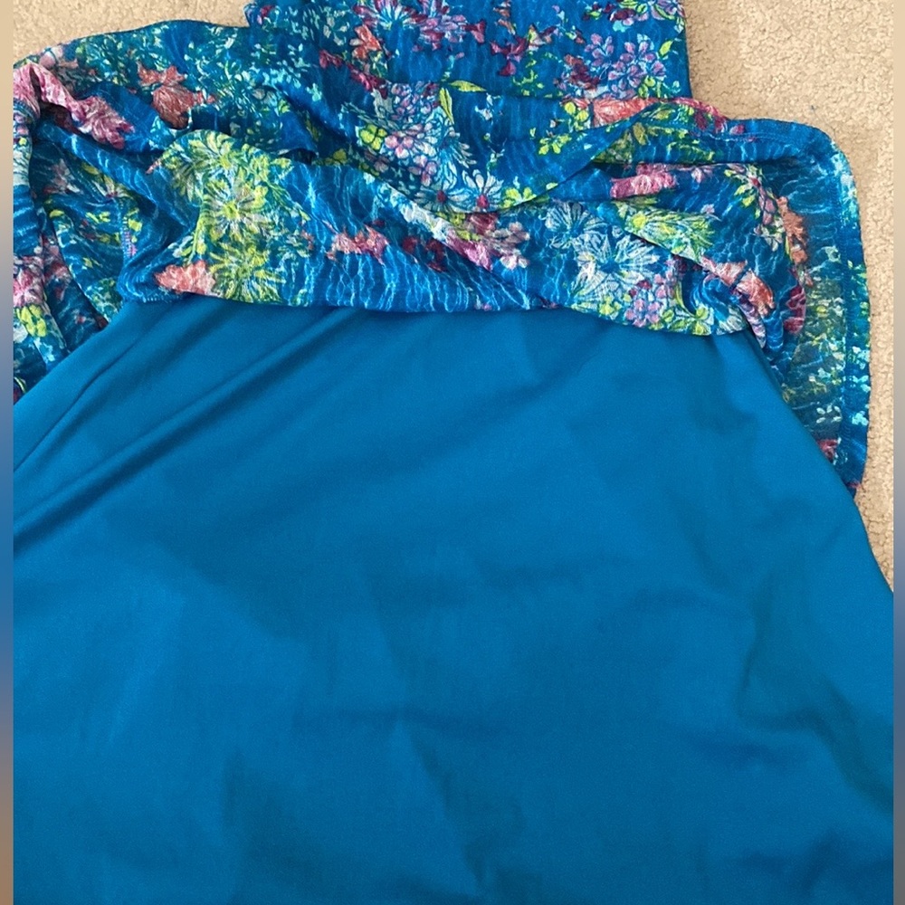 Blue dress, casual flower